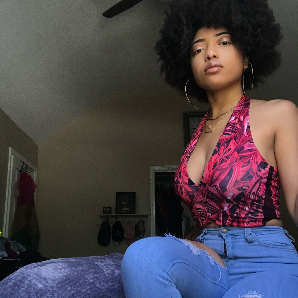 Halter top - Picture 2 of 4